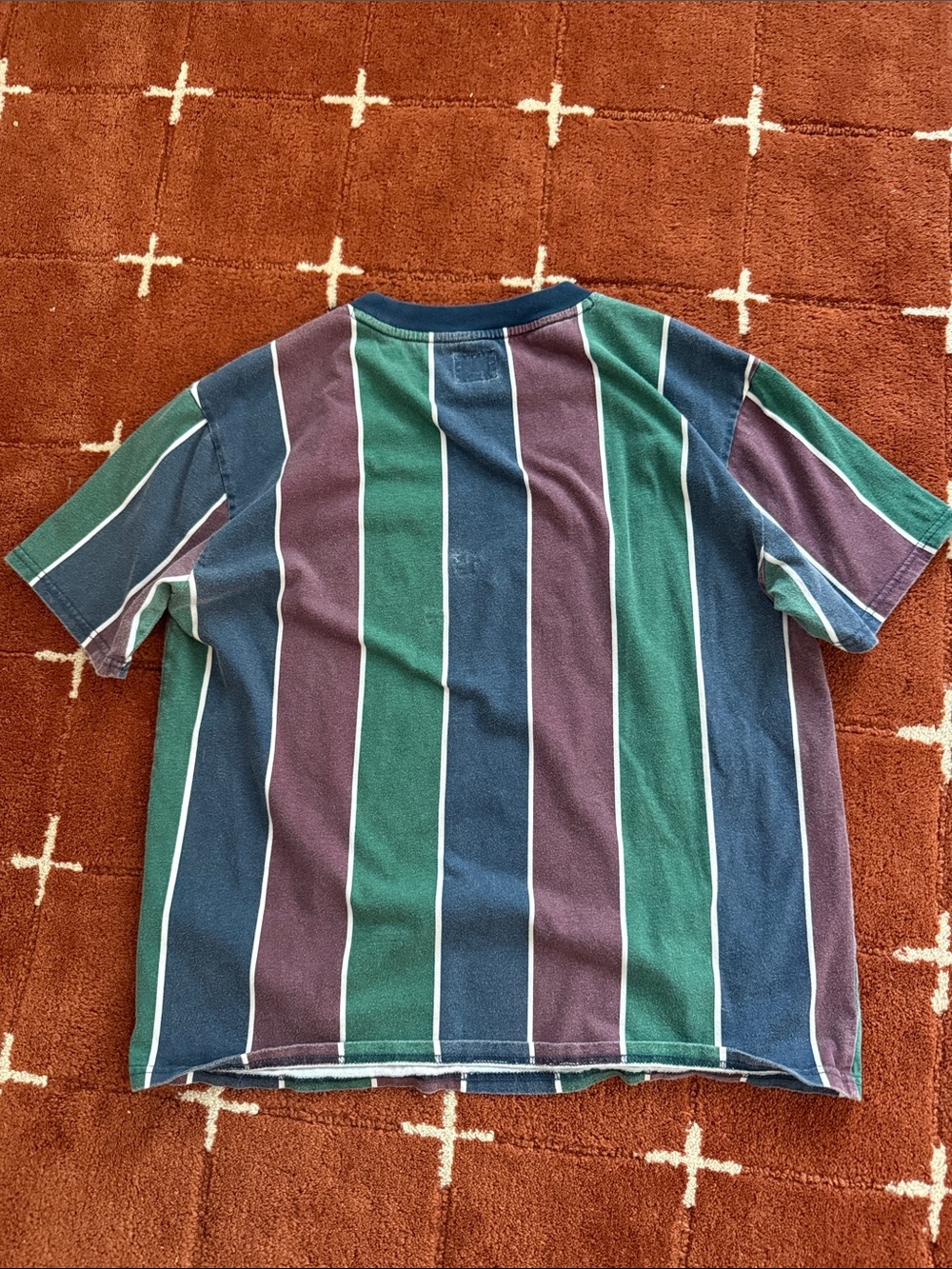 Guess Vintage Style Tee - Picture 4 of 5